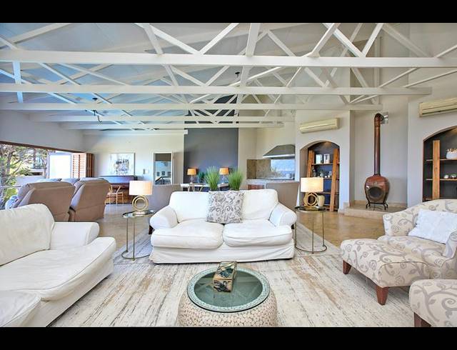 4 BEDROOM HOUSE FOR SALE IN BLOUBERGSTRAND